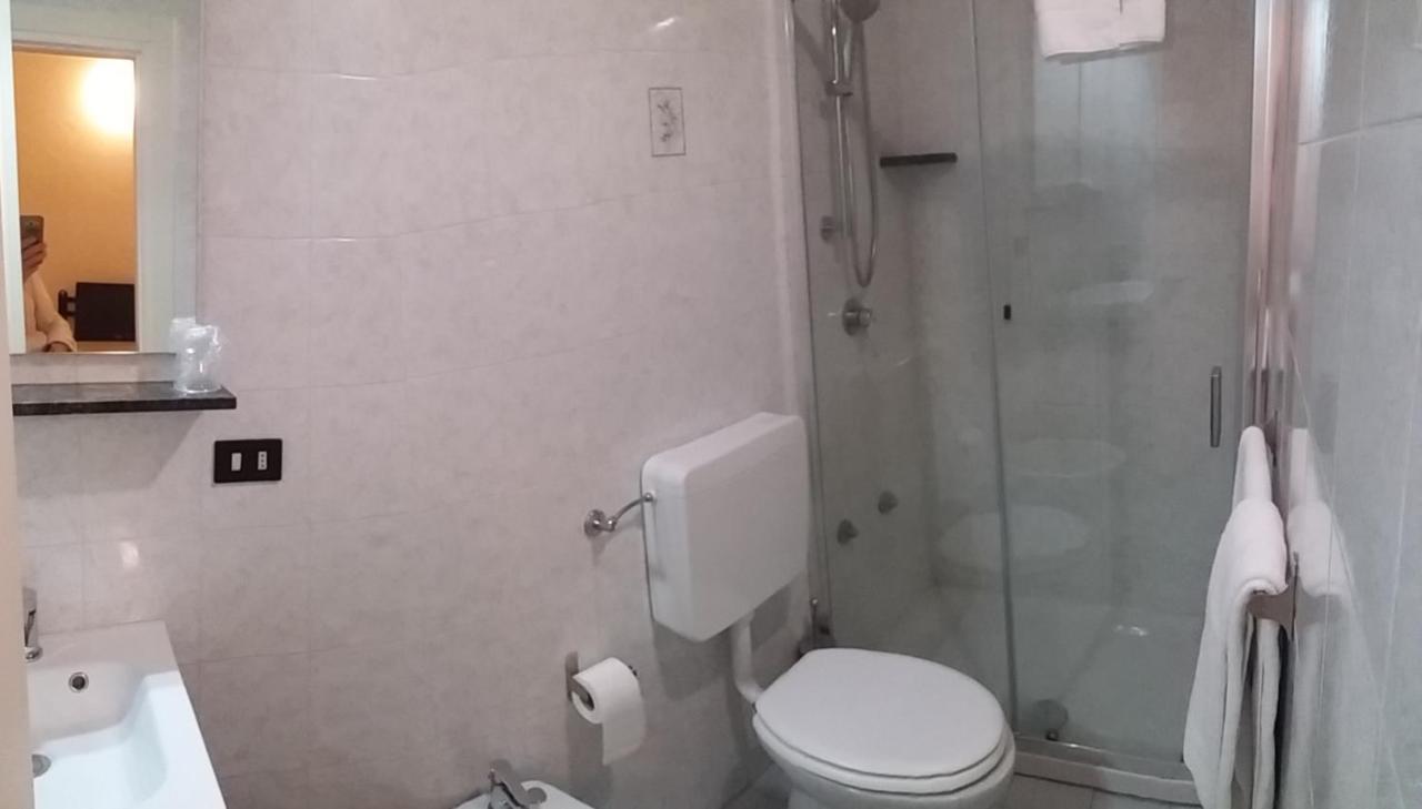 Hotel Malibu Споторно Екстер'єр фото