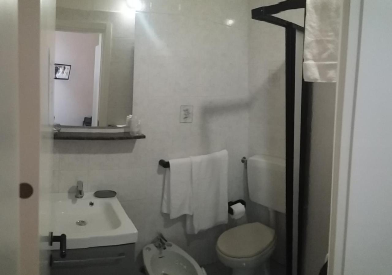 Hotel Malibu Споторно Екстер'єр фото