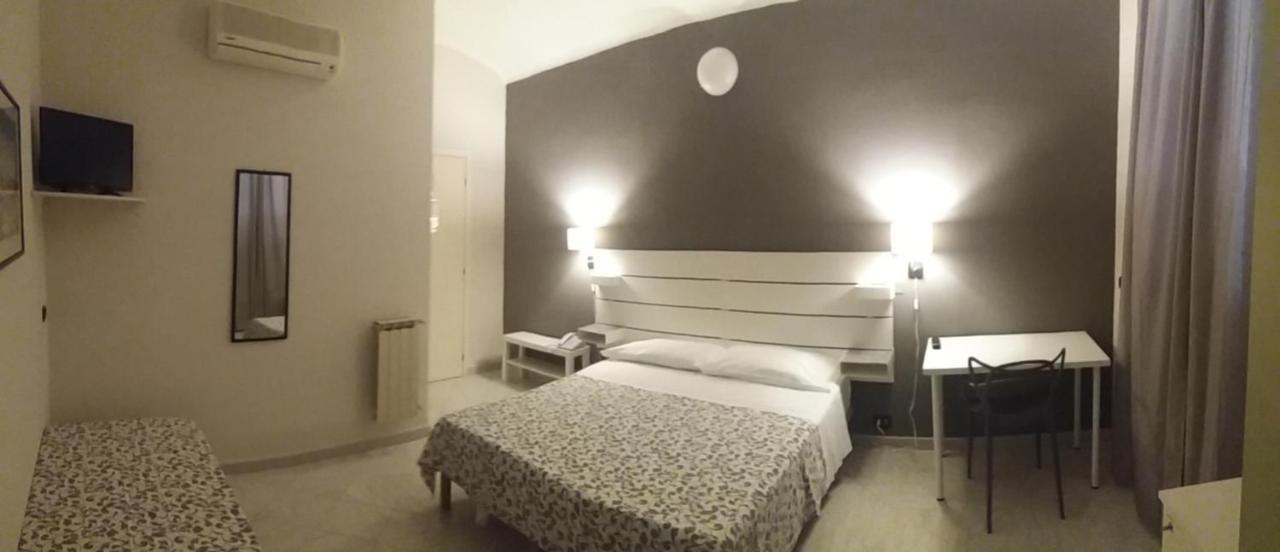Hotel Malibu Споторно Екстер'єр фото