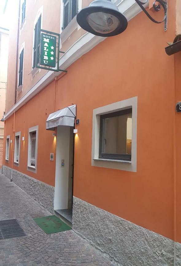 Hotel Malibu Споторно Екстер'єр фото